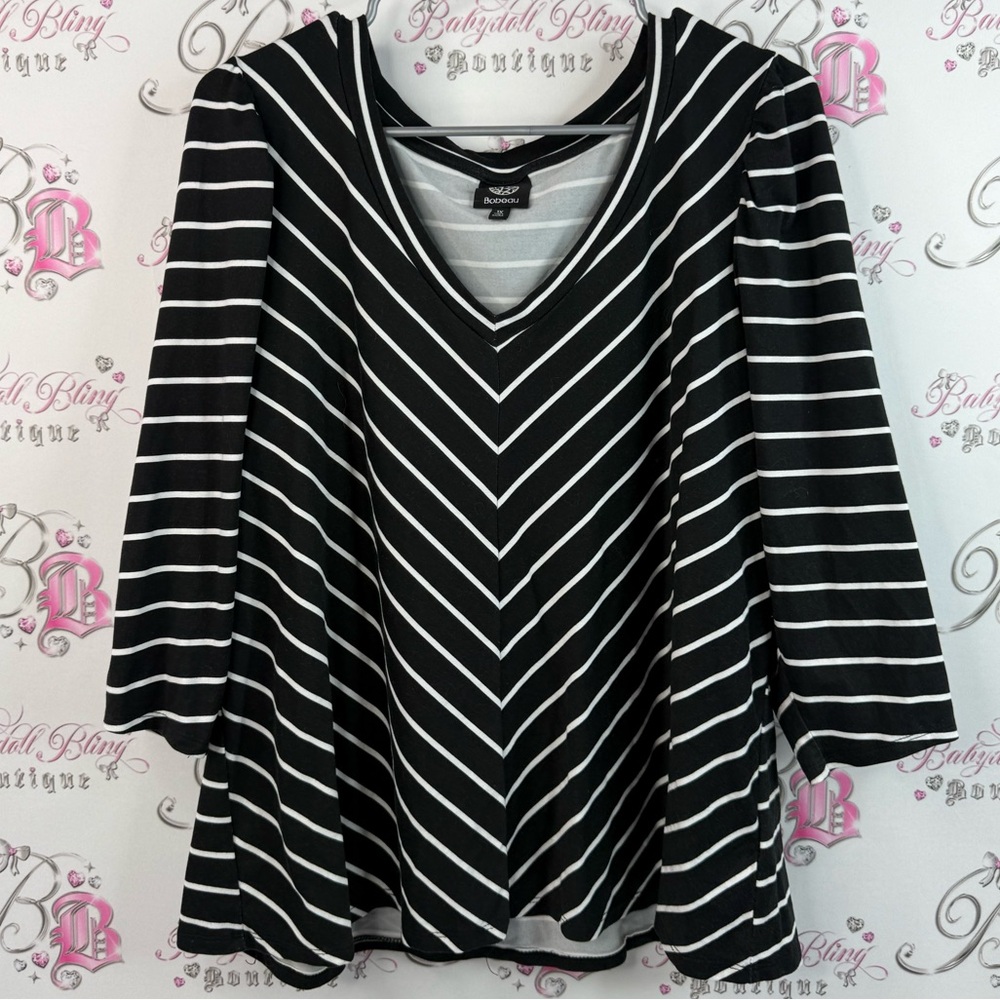 Bobeau top blouse stripes striped Black and White Chevron Long Sleeve Top
